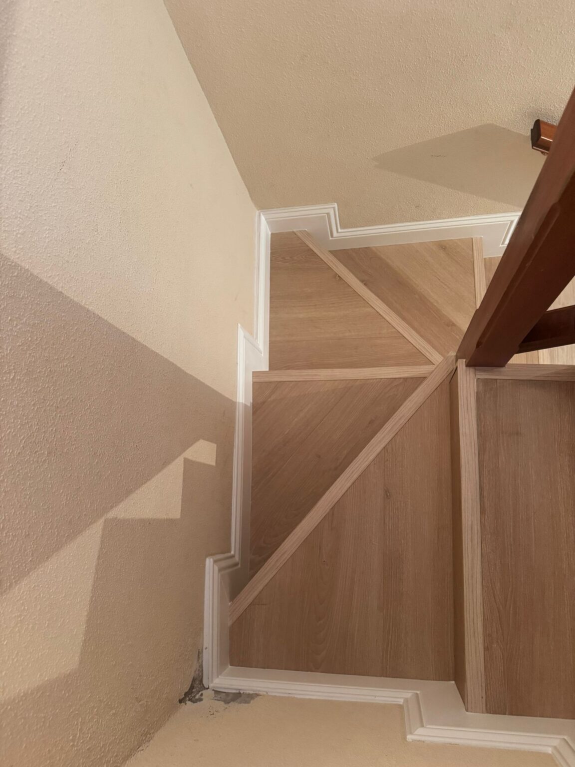 Montaje de suelos laminados y vinílicos de alta resistencia en Tenerife